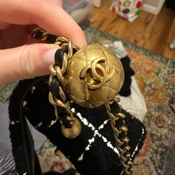 Authentic Chanel Mini Pearl Crush Flap Bag in Tweed & Antique Gold Hardware - Picture 11 of 16